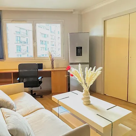 Apartment 2p Balcon Proche La Defense Arena Parking Gratuit *