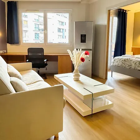 2p Balcon Proche La Defense Arena Parking Gratuit Apartment